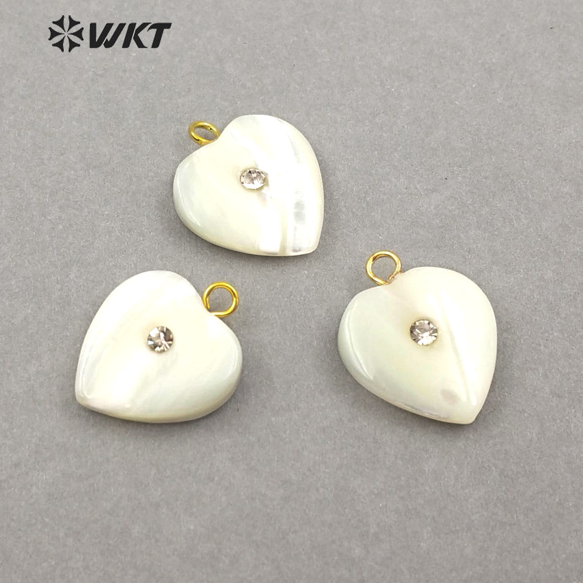 WT-JP093 in Heart Shape With Crystal Charm Dainty Handmade Shell Jewelry for Women Pendant Necklace Natural White Shell Pendant