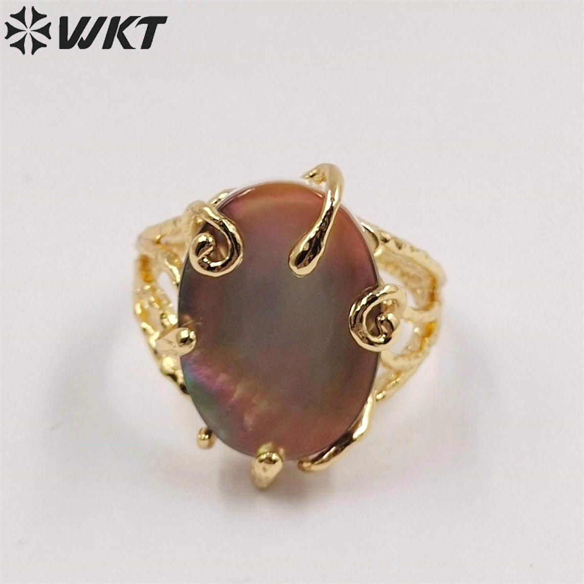 WT-MPR053 Amazing New Design Natural Gold Plated Prong Setting Natural Black Shell Ring Oval Shape Party Ring for Girls