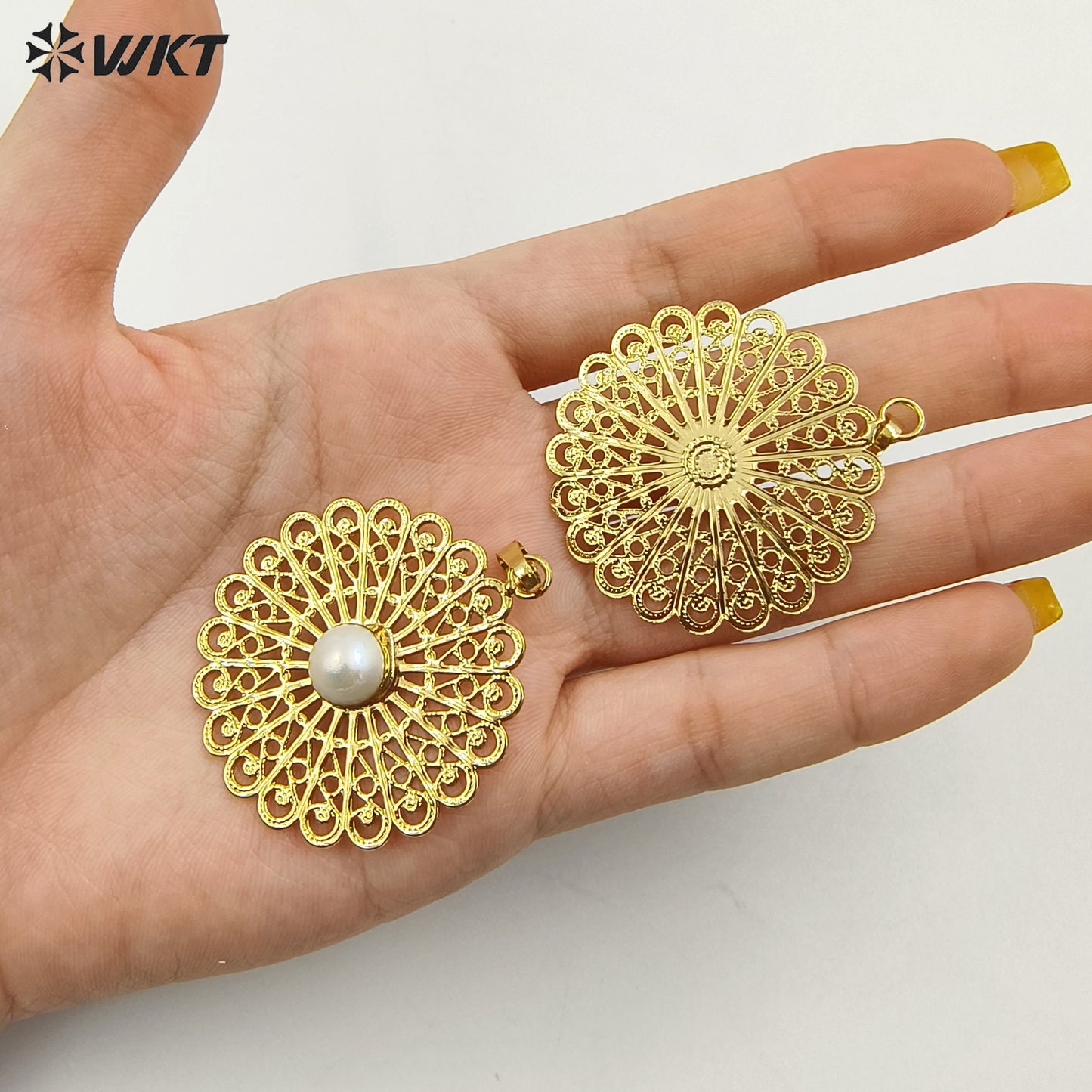 WT-JP364 Amazing Fashion Gold Plated Hollow 18K Real Gold Plated Resist Tarnishable Real Pearl Pendant for Women