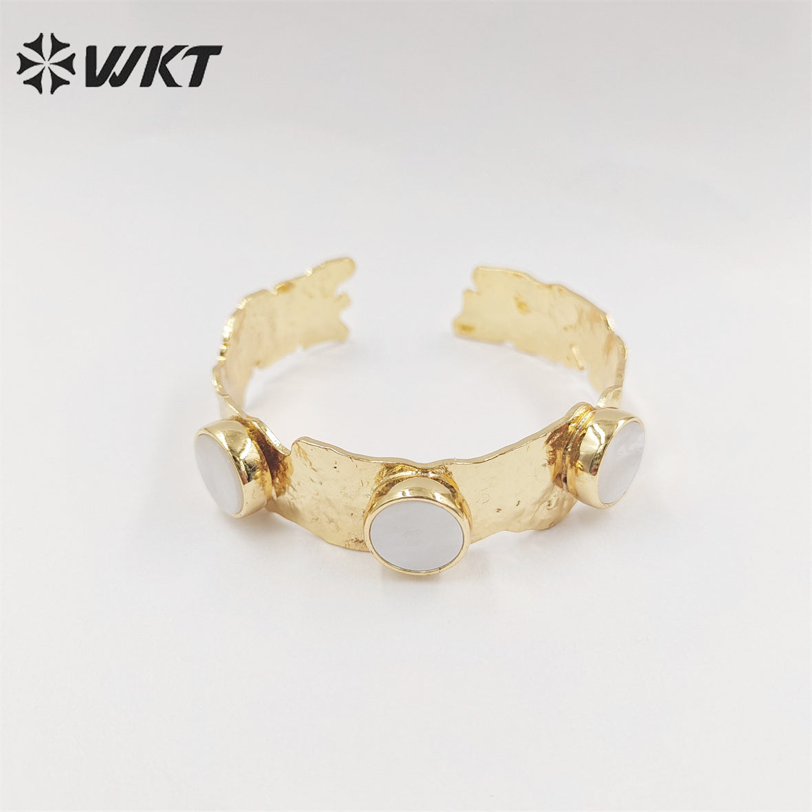 WT-MPB074 WKT NEW Design 18k Real Gold Plated Resist Tarnishable Shell Bezel Setting Bangle Women Wedding Gold Bangle