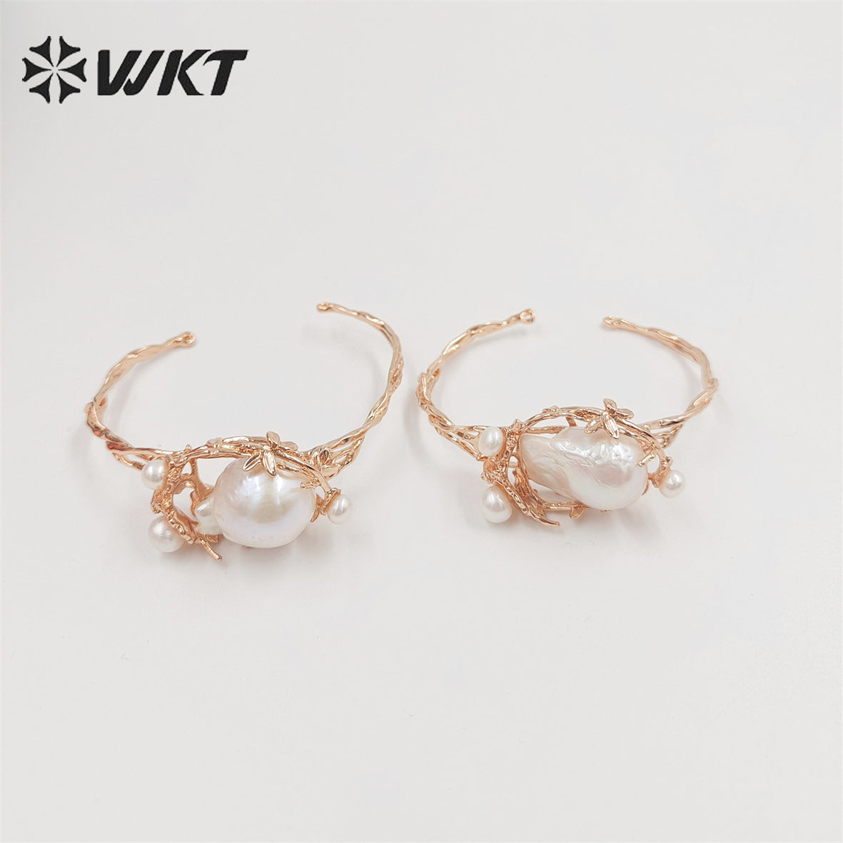 WT-MPB057 Gorgeous Light Gold Plated Natural Baroque Pearl Bangle Unique Irregular Open Cuff Pearl Bangle for Women Gift