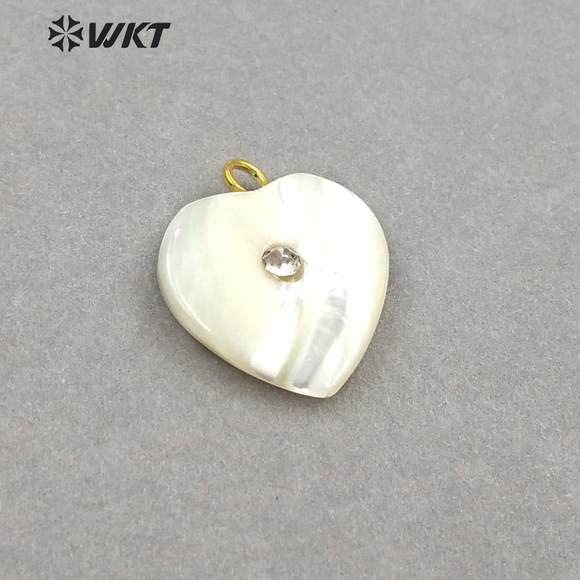 WT-JP093 in Heart Shape With Crystal Charm Dainty Handmade Shell Jewelry for Women Pendant Necklace Natural White Shell Pendant