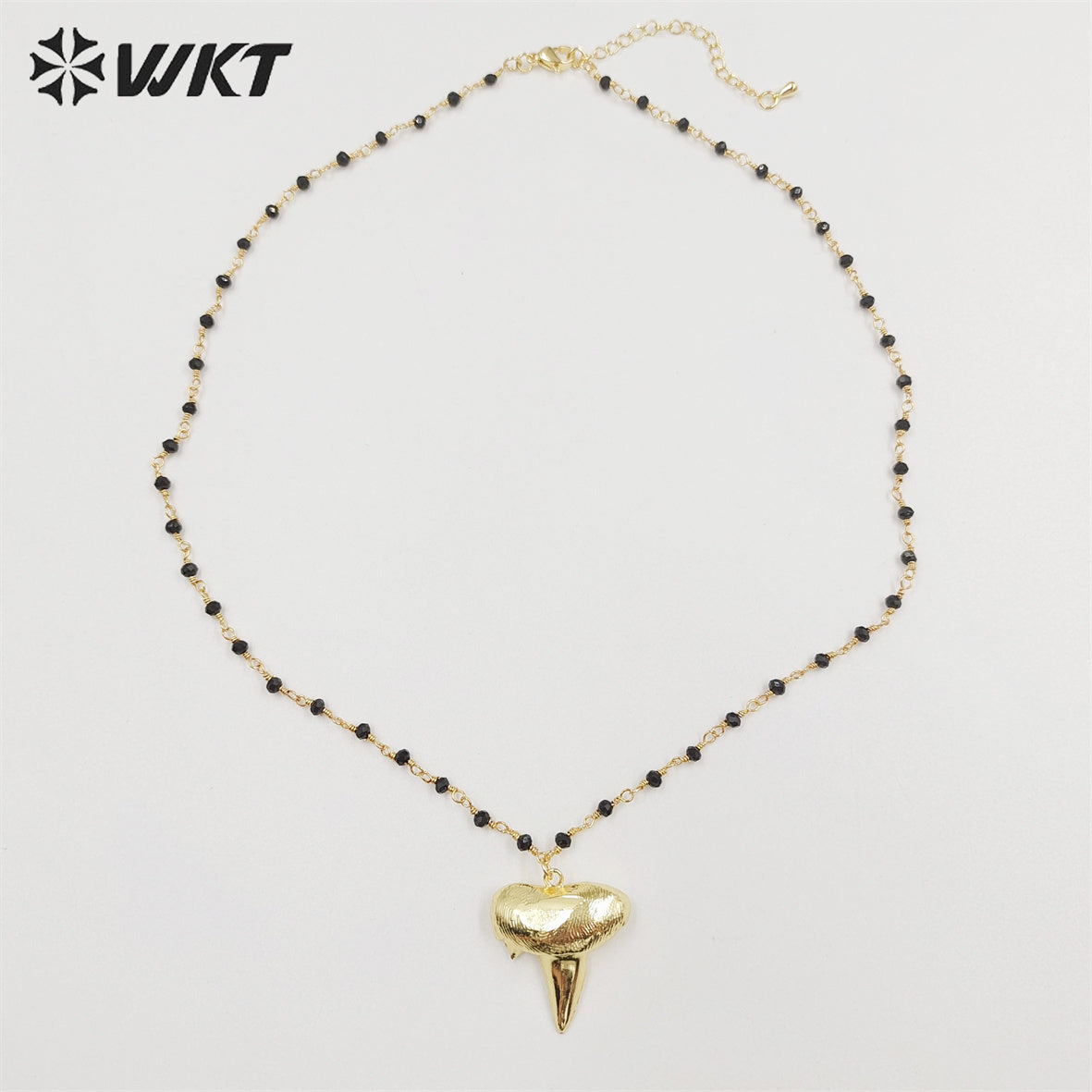 WT-N227 Wholesale Fashion 18k Gold Plated Natural Shark Tooth Necklace with Black Rosary Beads Real Teeth Bone Necklace