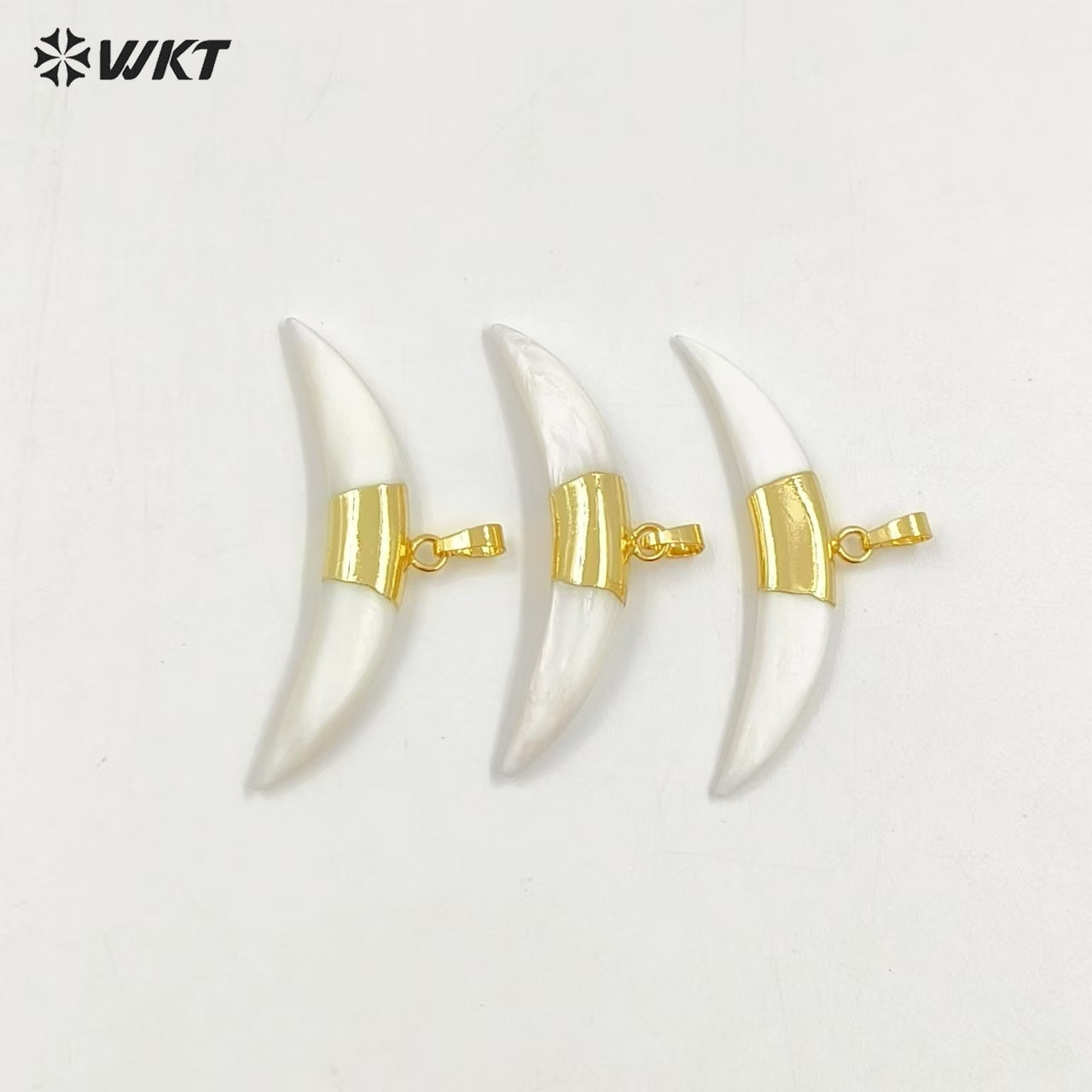 WT-P1236 WKT Fashion Jewelry Popular Crescent Shape White Shell Pendant