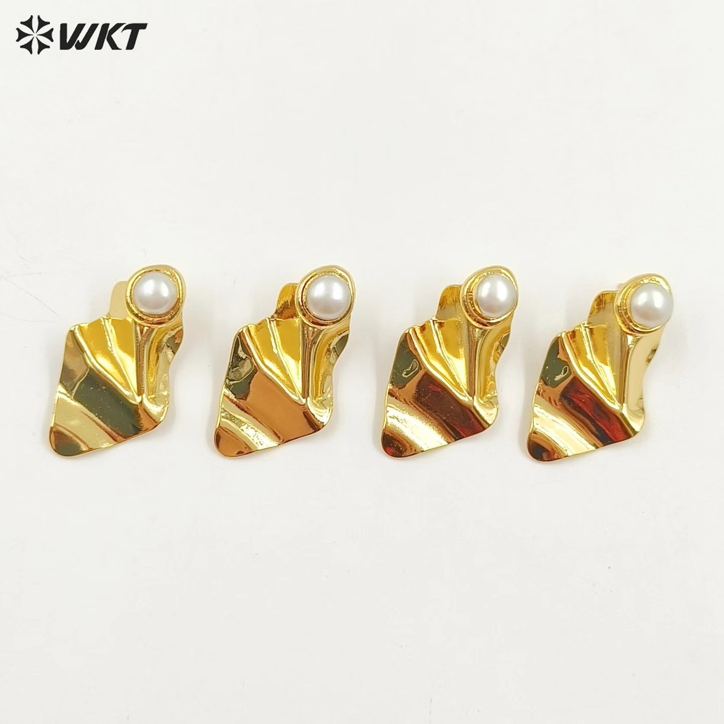 WT-MPE127 Women Fashion 18K Real Gold Plated Geometric Uneven Brass Made With Natural Pearl Decorative Earring Studs