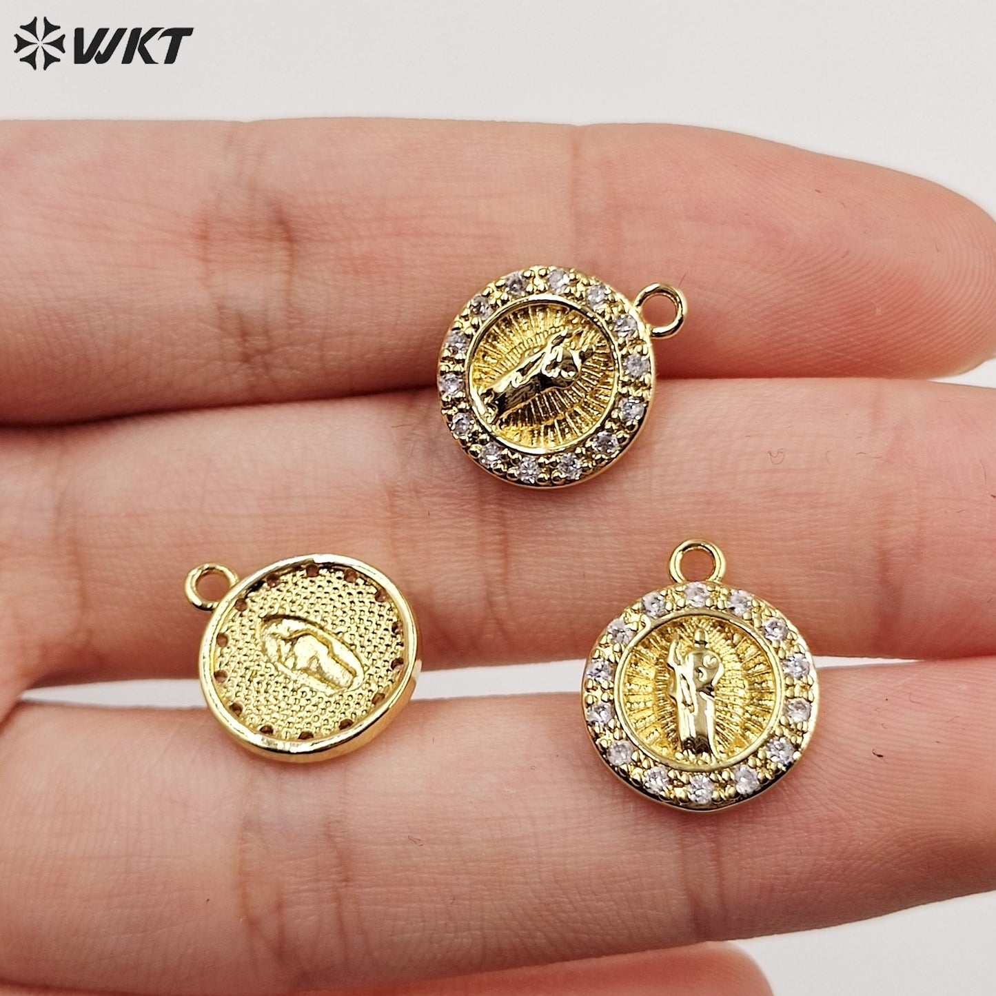WT-MP267 Newest Vintage Style Cubic Zircon Stone for Bracelet Design Women Gold Bezel Round Pendant