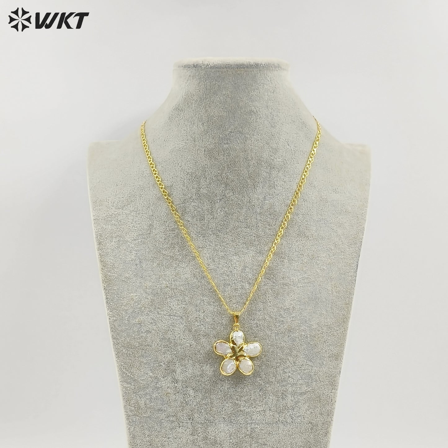 WT-JN339 Wonderful Gold Plated Natural Freshwater Pearl Flower Shape Pendant Necklace For Ladies Elegant Jewelry Wearing