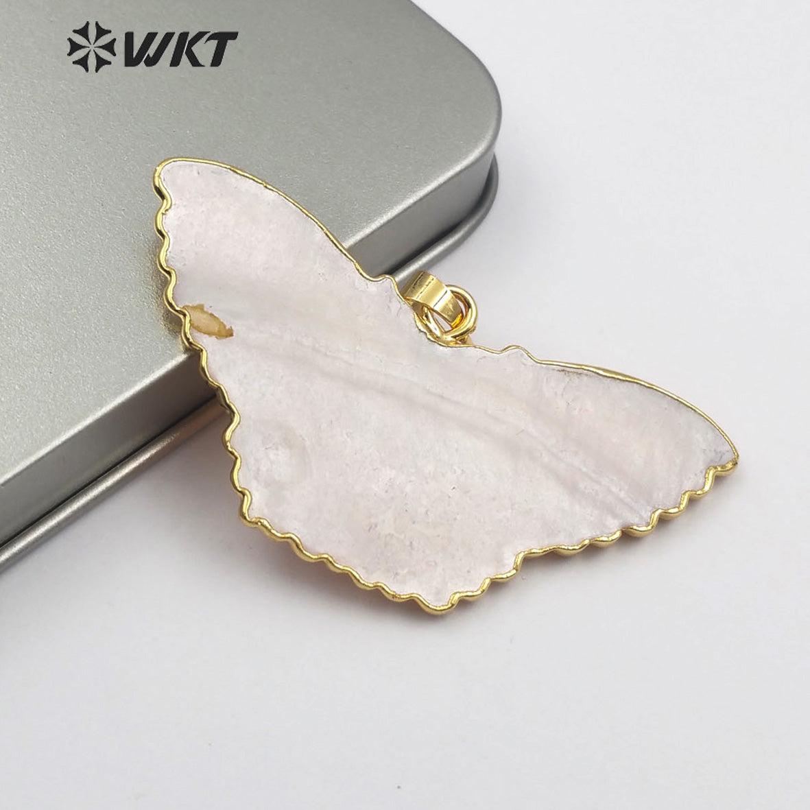 WT-JP088 Dainty Carve Women Vogue Pendant Necklace Natural Shell Jewelry Butterfly Shape or Elephant Pattern White Shell Pendant