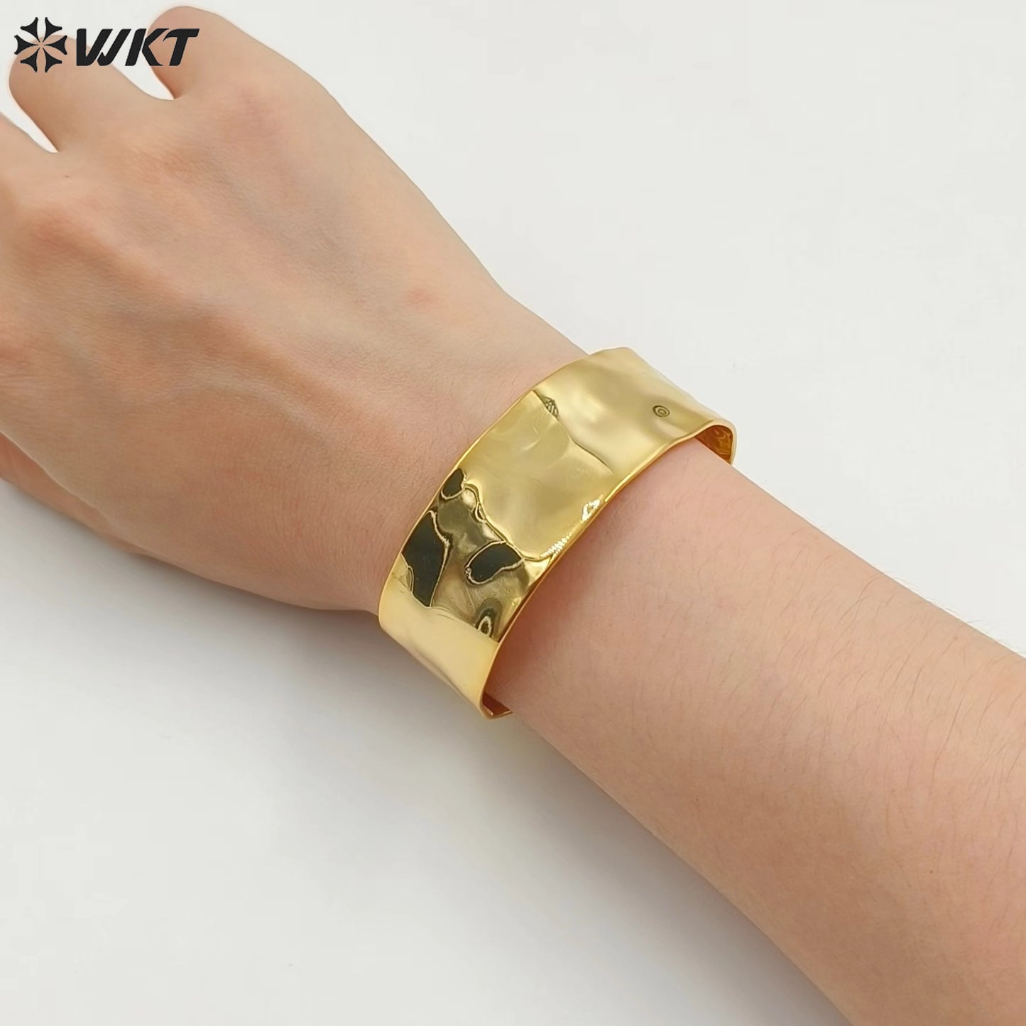 WT-B647 Newest Fashion Gold Plated Resist Tarnishable Wide Big Populared Yellow Brass Women Bangle in Adjustable