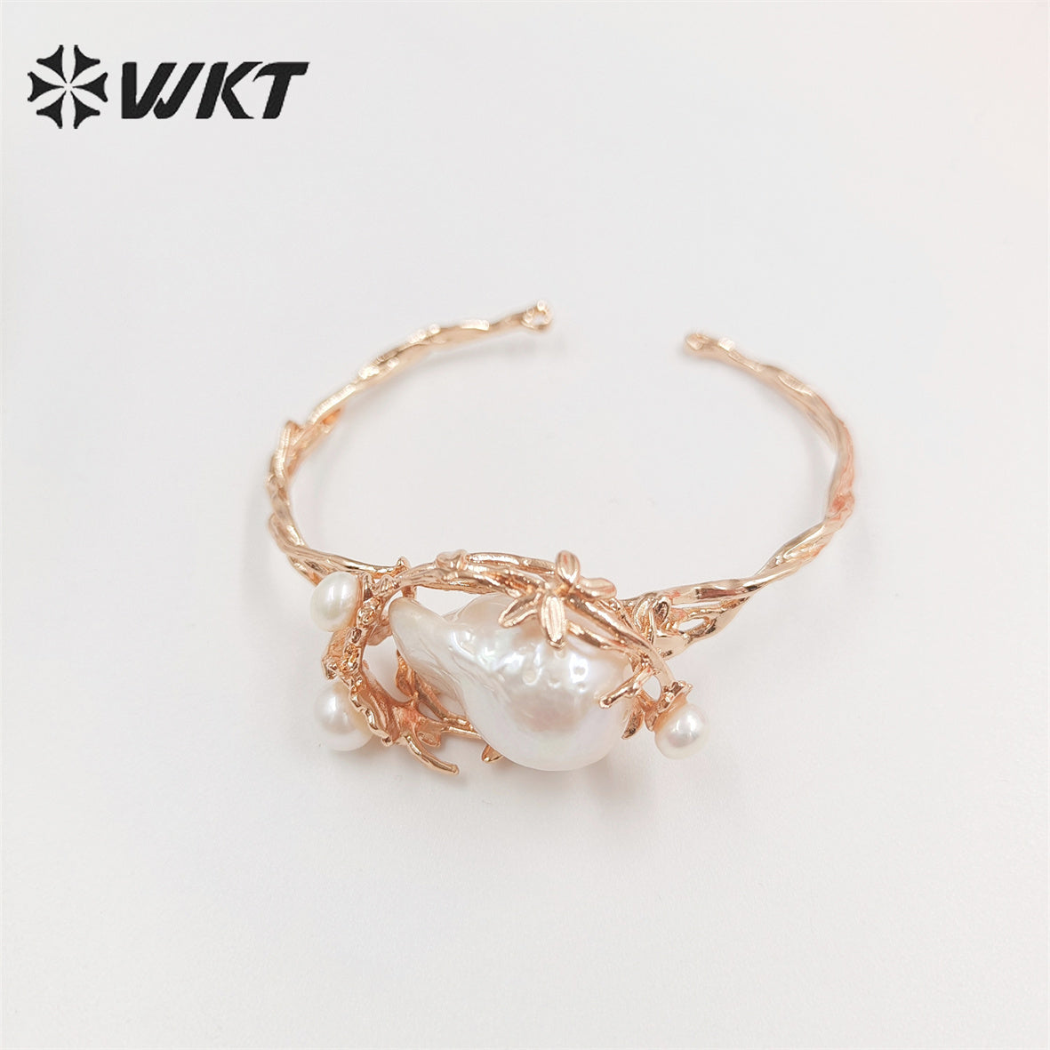 WT-MPB057 Gorgeous Light Gold Plated Natural Baroque Pearl Bangle Unique Irregular Open Cuff Pearl Bangle for Women Gift