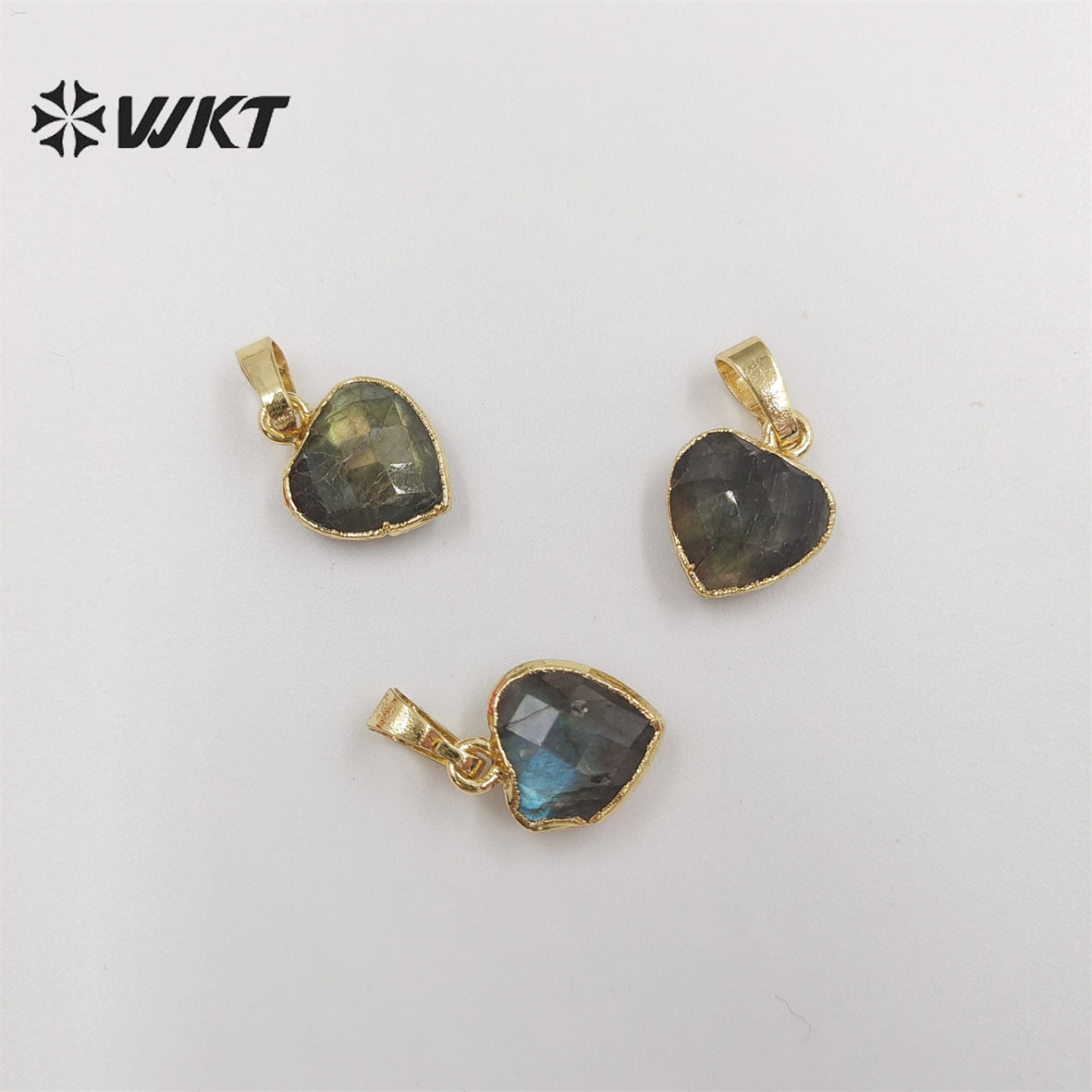 WT-P1832 Fashion Charming Tiny Natural Flash Brightly Heart Labradorite Pendants Gold Trim Lovely Stone Pendants for Gift
