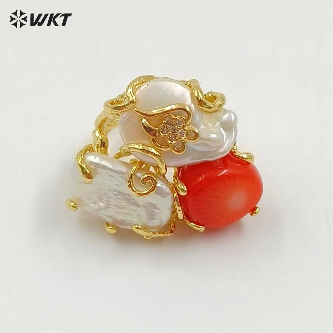 WT-MPR093 Wholesale Fashion Gold Plated Triple Stone Handmade Claw Setting Natural Red Coral and Pearl Women Ring With Charms