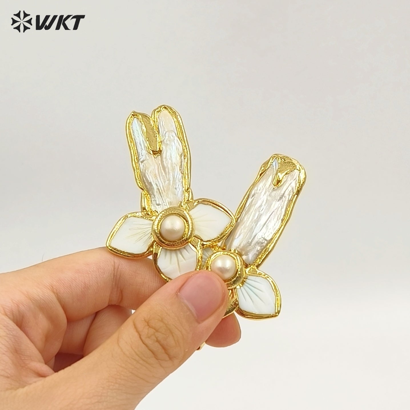 WT-JP416 Wholesale Newest Europe Design Natural Freshwater Pearl and white Shell Made Women Bohemian Pendants