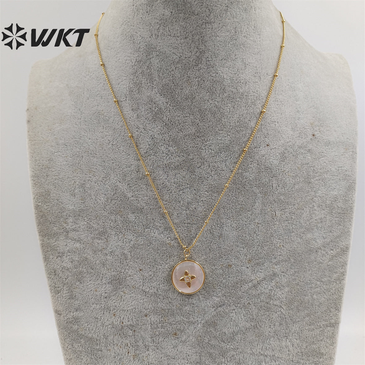 WT-JN213 WKT New Delicate Round Shell Necklace Micropaved Cubic Zircon White Pearl Shell Pendant Necklace With 18inch Chain