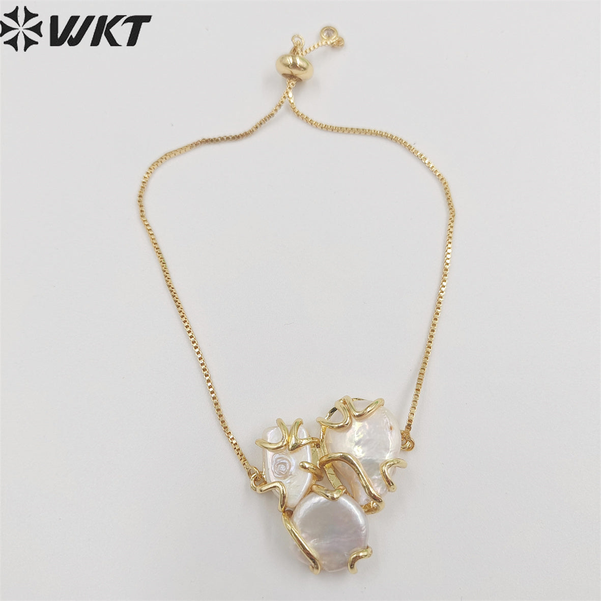WT-MPB056 Women Elegant Fashion Gold Plated Freshwater Pearl Bracelets in Adjustable Size Unique Gold White Triple Pearl
