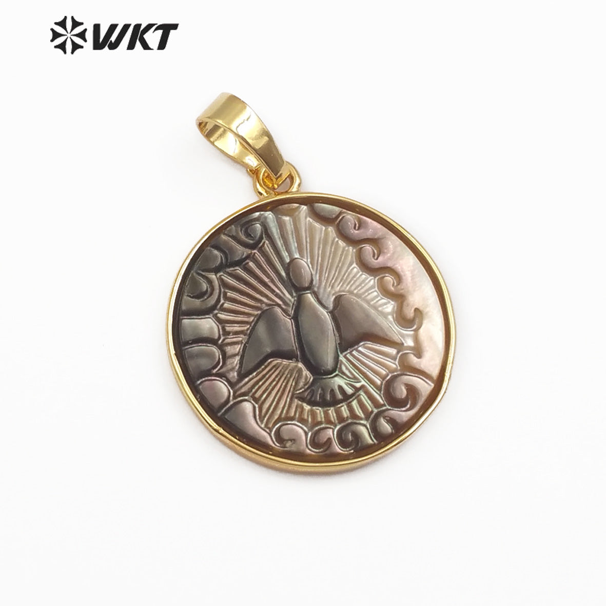 WT-JP091 Round Shape Gold Pendant With Bird Pattern in White Black Color Dainty Carved Shell Jewelry Natural Pearl Shell Pendant