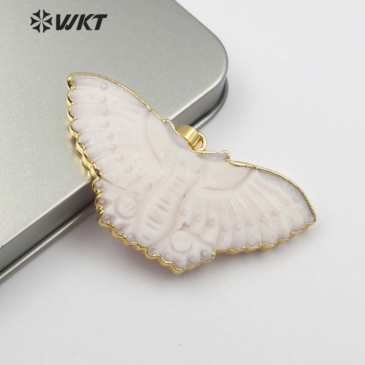 WT-JP088 Dainty Carve Women Vogue Pendant Necklace Natural Shell Jewelry Butterfly Shape or Elephant Pattern White Shell Pendant
