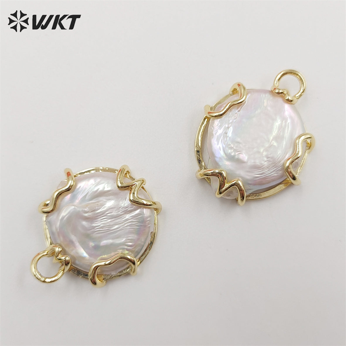WT-JP335 Amazing Newest Irregular Natural Coin Shape Freshwater Pearl Pendants 18k Gold Plated Claw Setting Jewelry Pendants