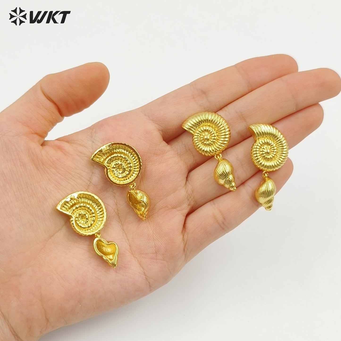 WT-ME127 Top Quality Yellow Brass 18K Gold Plated Double Conches Charms Earrings Ladies Cute Jewelry For Party Wearing