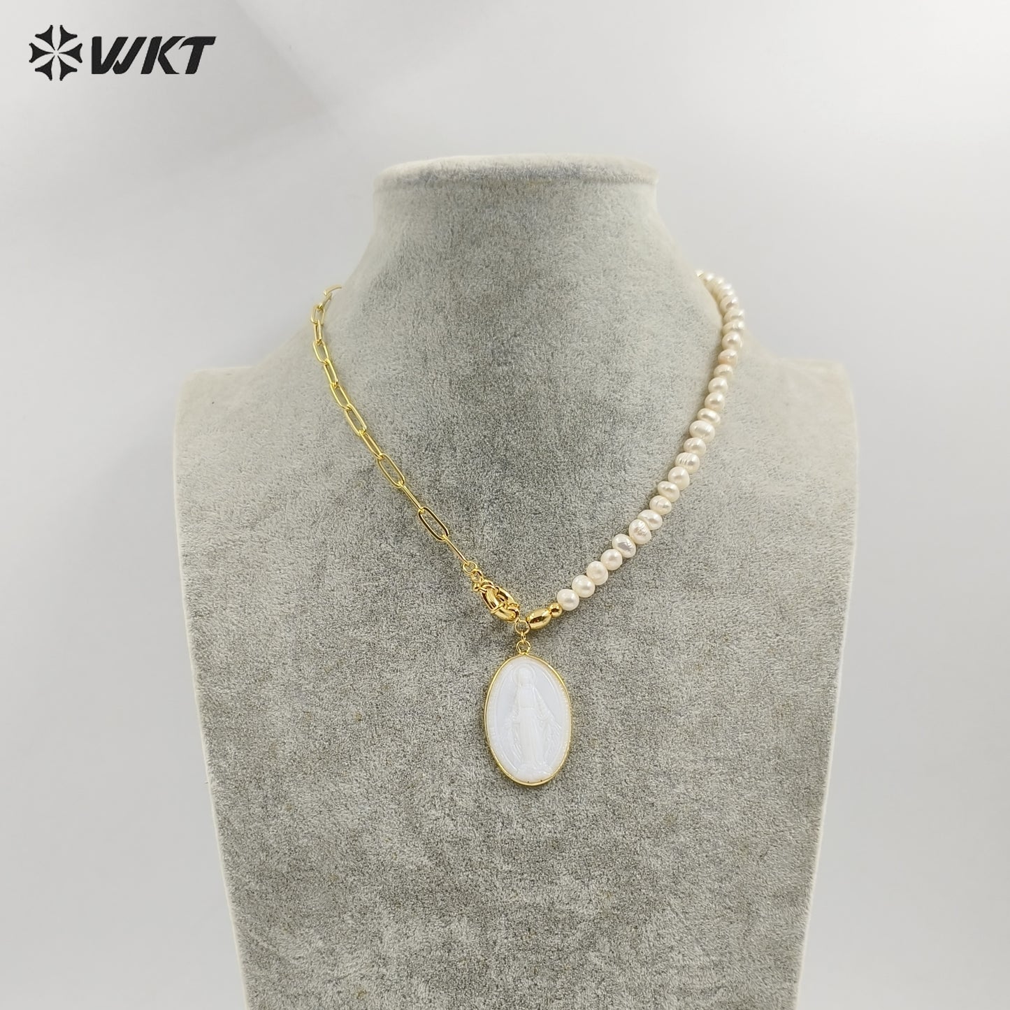 WT-JN128 WKT Unique Amazing Chic Design Women Hand Make Carved Religious Christian Mary Jesus Pendant 18real Gold Shell Necklace