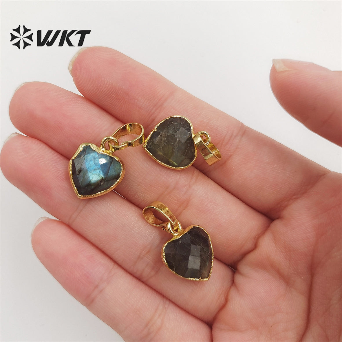 WT-P1832 Fashion Charming Tiny Natural Flash Brightly Heart Labradorite Pendants Gold Trim Lovely Stone Pendants for Gift