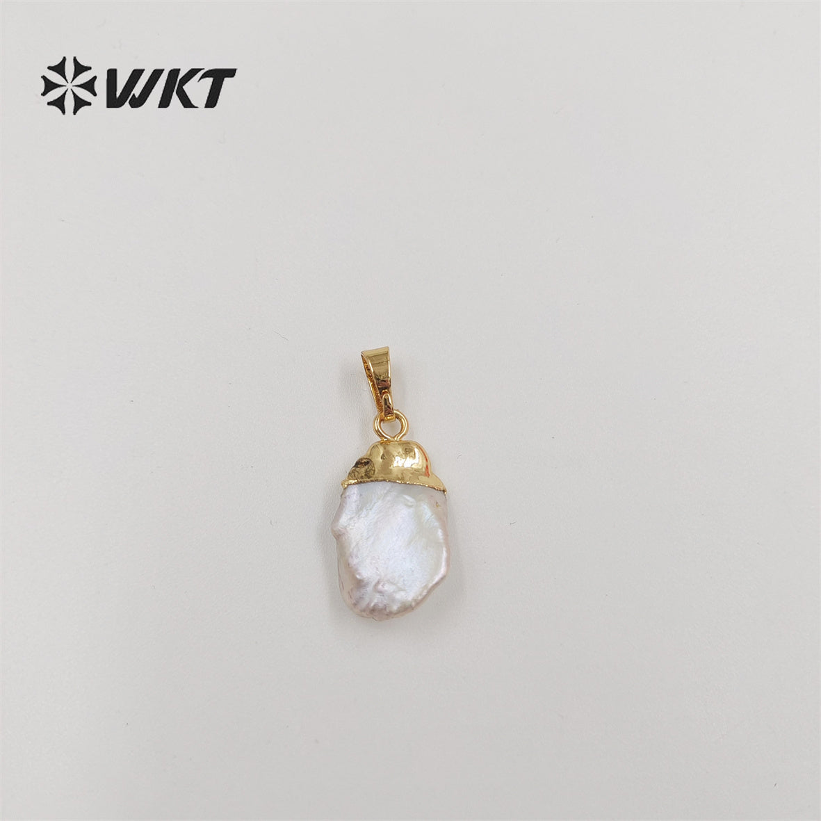 WT-JP308 Randomly Shape Fashion Gold Top Natural Freshwater Pearl Pendants Small Size Pearl Charms Baroque Pendant