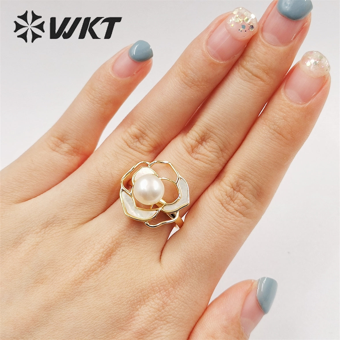WT-MPR041 Wholesale New Fashion Rose Flower Pearl Ring Gorgeous MOP Shell Pearl Ring in 18k Real Gold Plated Jewelry Ring