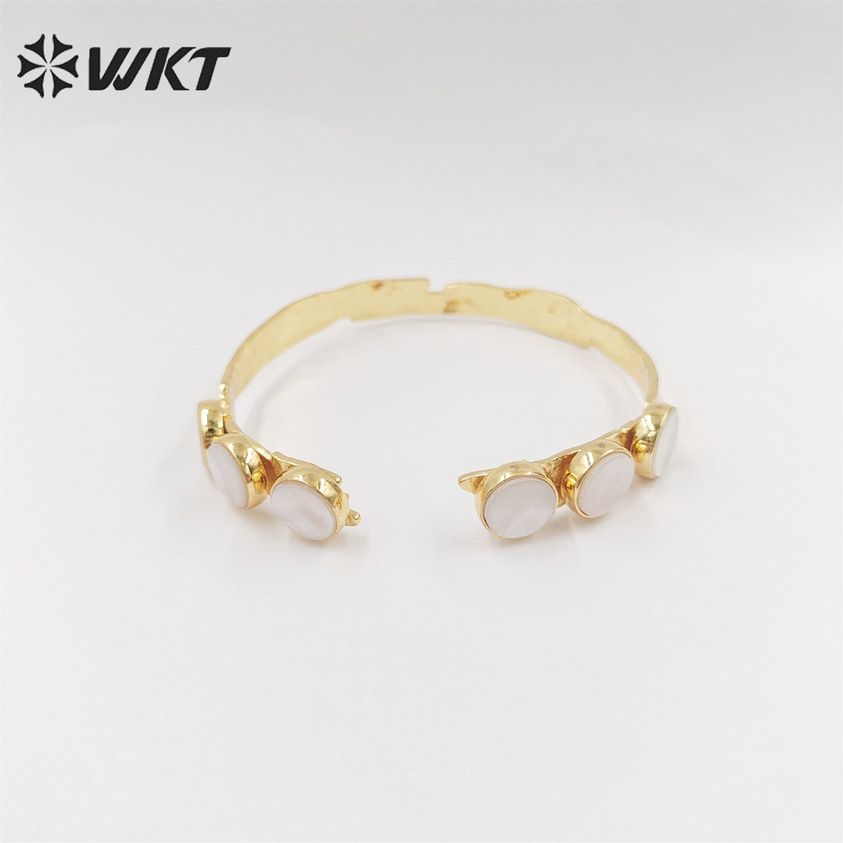 WT-MPB074 WKT NEW Design 18k Real Gold Plated Resist Tarnishable Shell Bezel Setting Bangle Women Wedding Gold Bangle