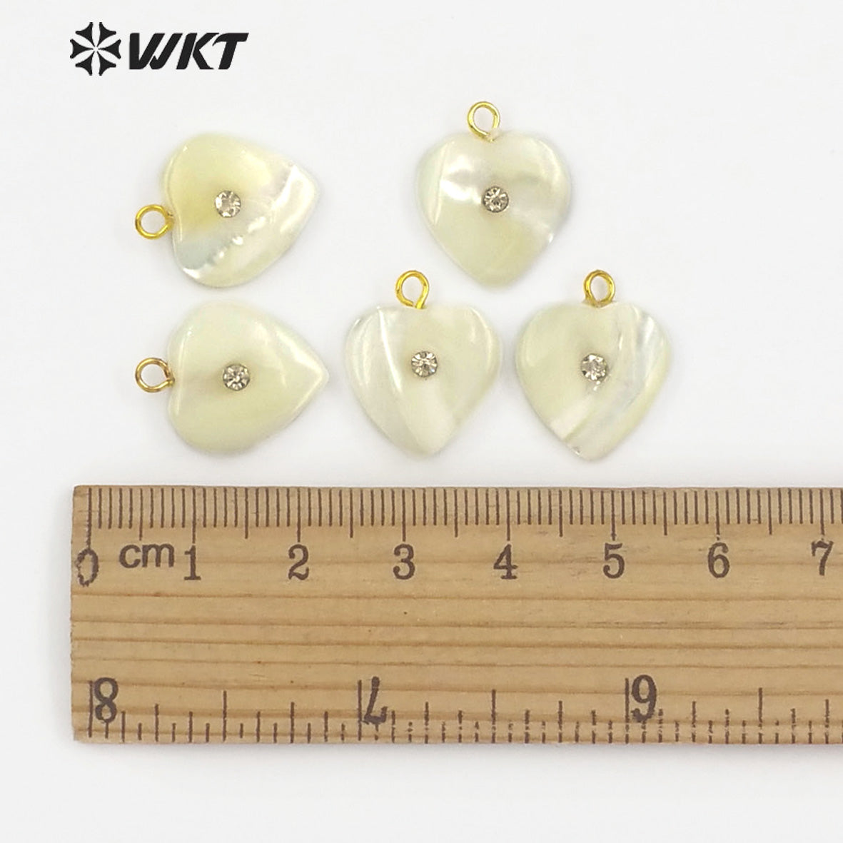 WT-JP093 in Heart Shape With Crystal Charm Dainty Handmade Shell Jewelry for Women Pendant Necklace Natural White Shell Pendant