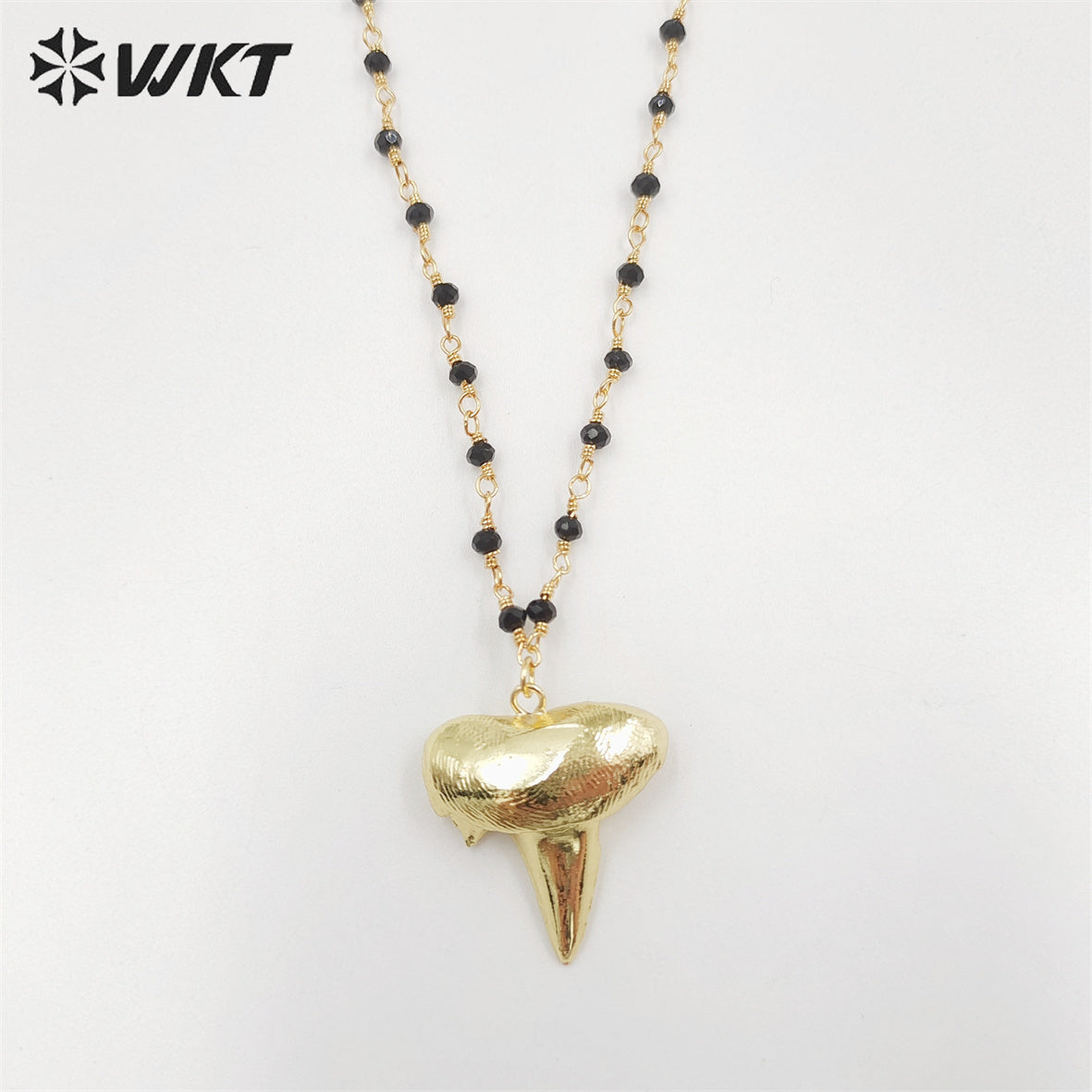 WT-N227 Wholesale Fashion 18k Gold Plated Natural Shark Tooth Necklace with Black Rosary Beads Real Teeth Bone Necklace