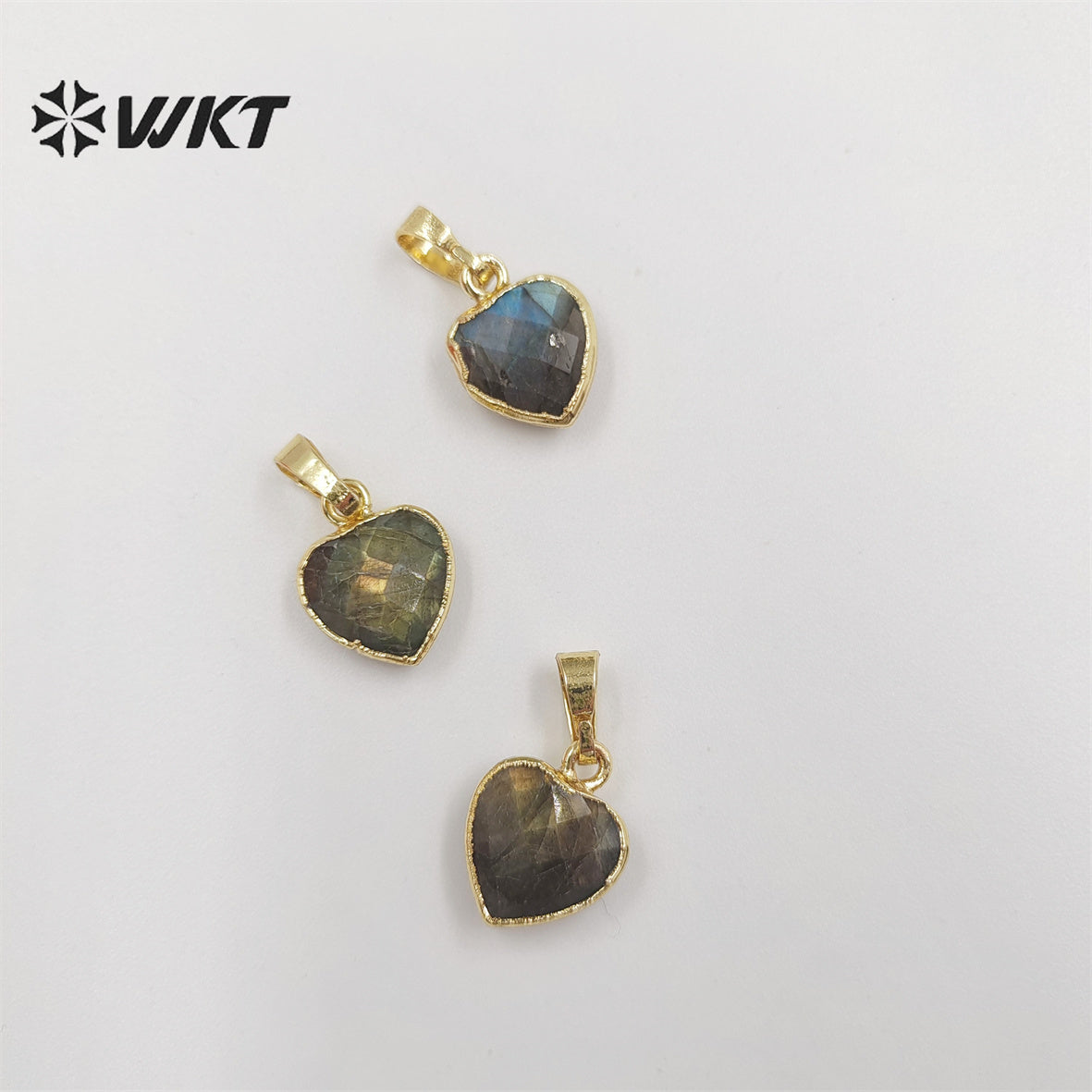 WT-P1832 Fashion Charming Tiny Natural Flash Brightly Heart Labradorite Pendants Gold Trim Lovely Stone Pendants for Gift