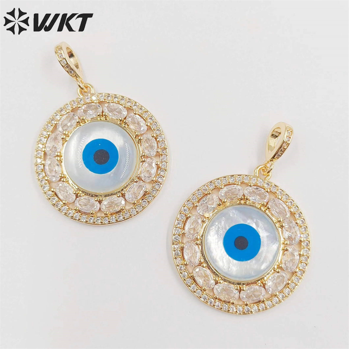 WT-MP257 Wholesale Fashion Charming Micropaved Cubic Zircon Shell Eye Pendants Attractive Round Real Gold Plated CZ Eye Pendant