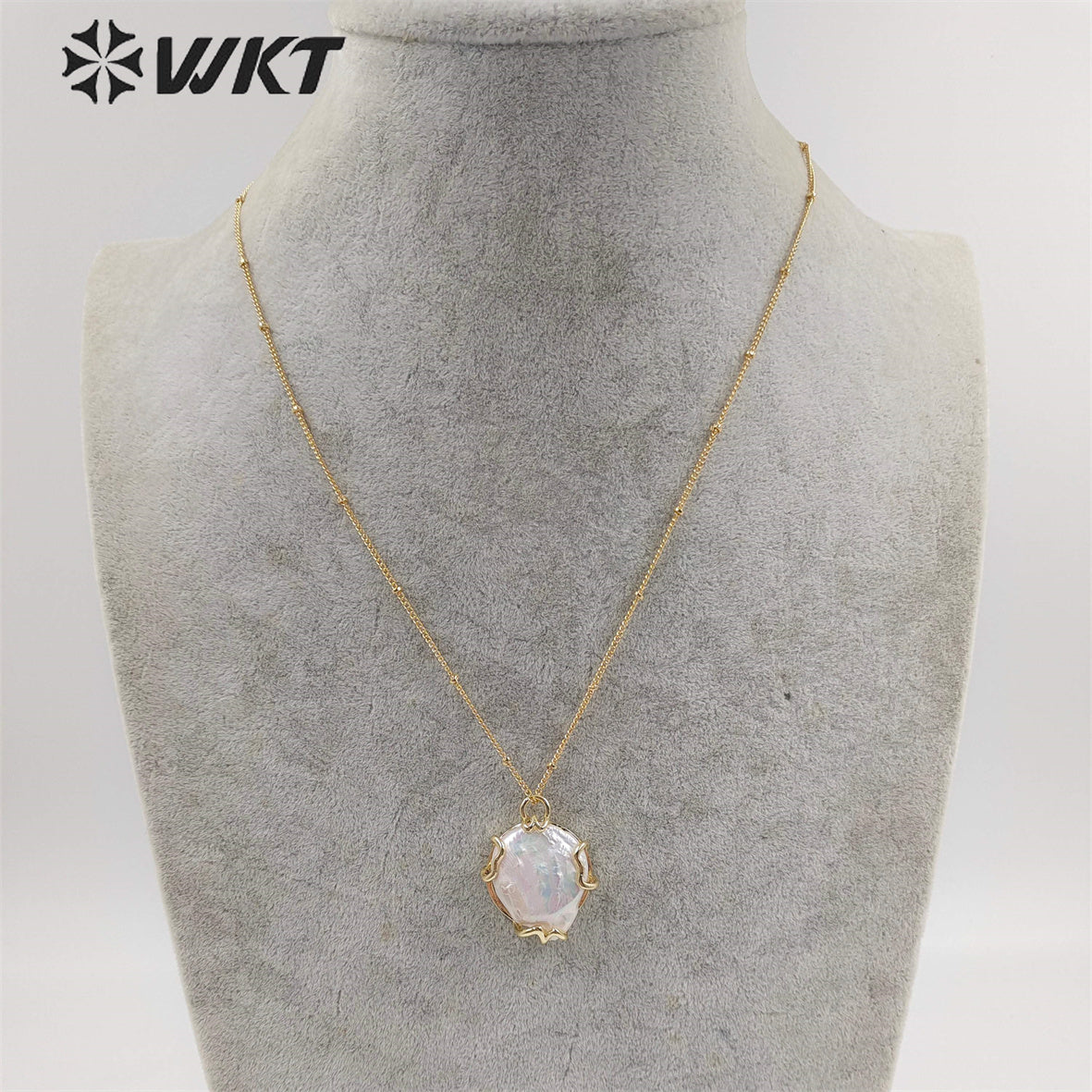 WT-JN233 Wholesale Newest Fashion Round Claw Setting Freshwater Pearl Necklace Gorgeous Coine Pearl Necklace