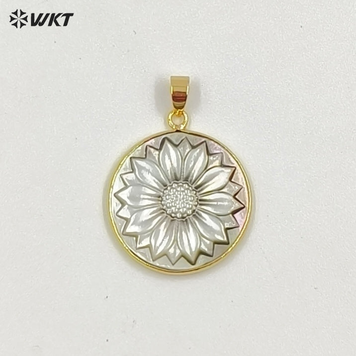 WT-JP417 Lovely Pretty Handmade Carved Natural Sea Shell Round Sun Flowers Jewelry Pendants For Friend gift
