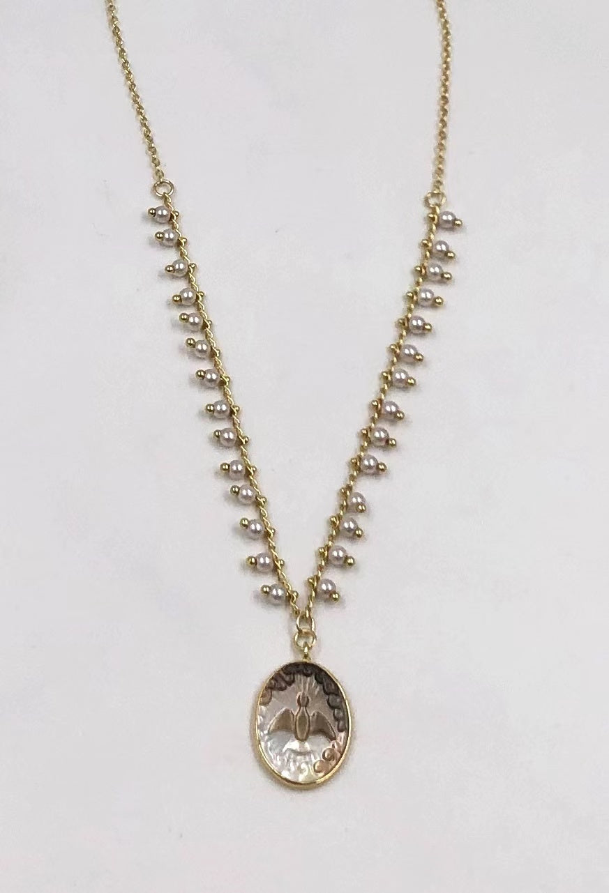 WT-JN172 WKT Wholesale Classic Oval White Shell Pendant Necklace Gold Electroplated with Mini Pearl Chain Religious Necklace
