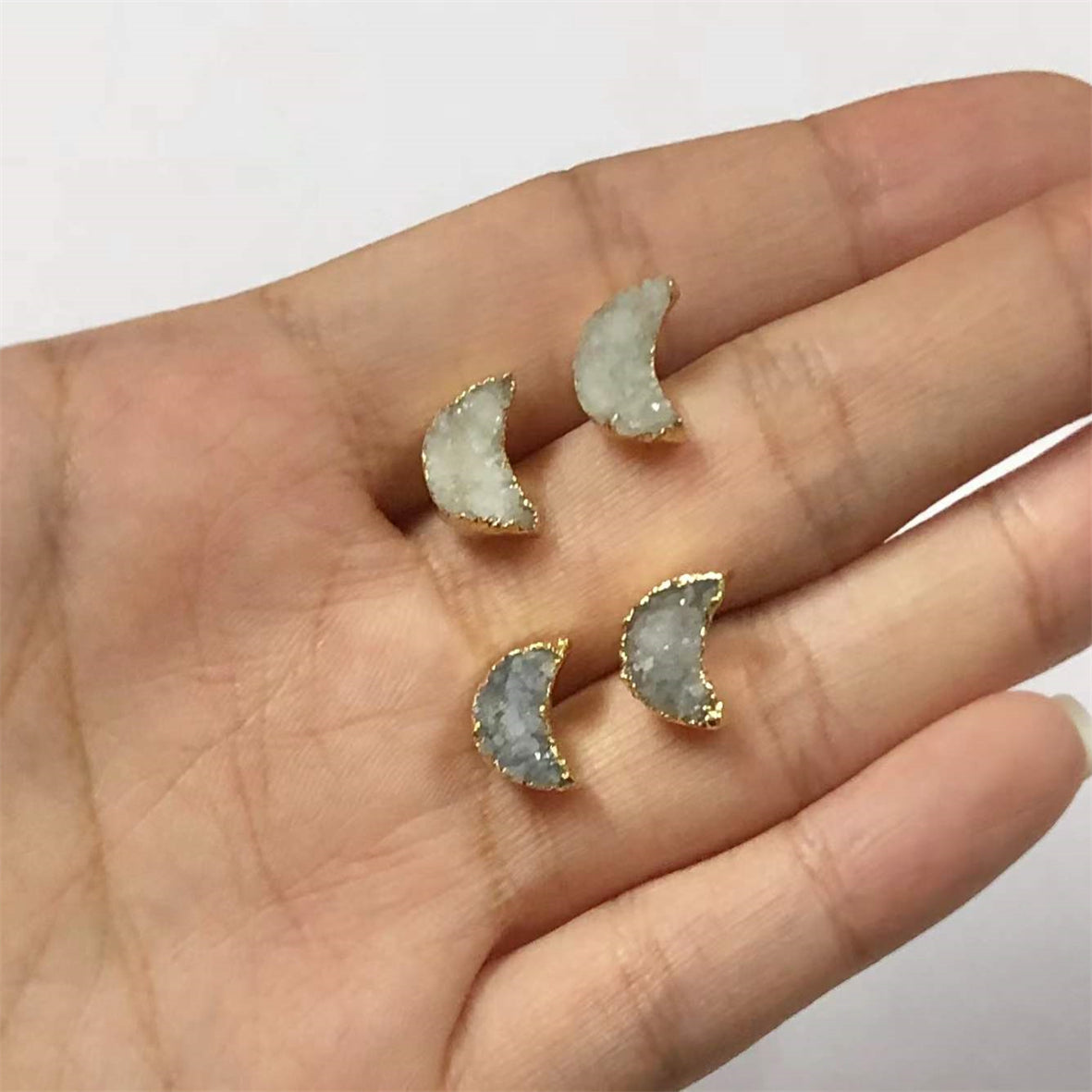 WT-E282 Design Lovely Natural Druzy Quartz Crescent Earring Colorful Tiny Moon Quartz Stud Earring With 24k Gold Electroplated