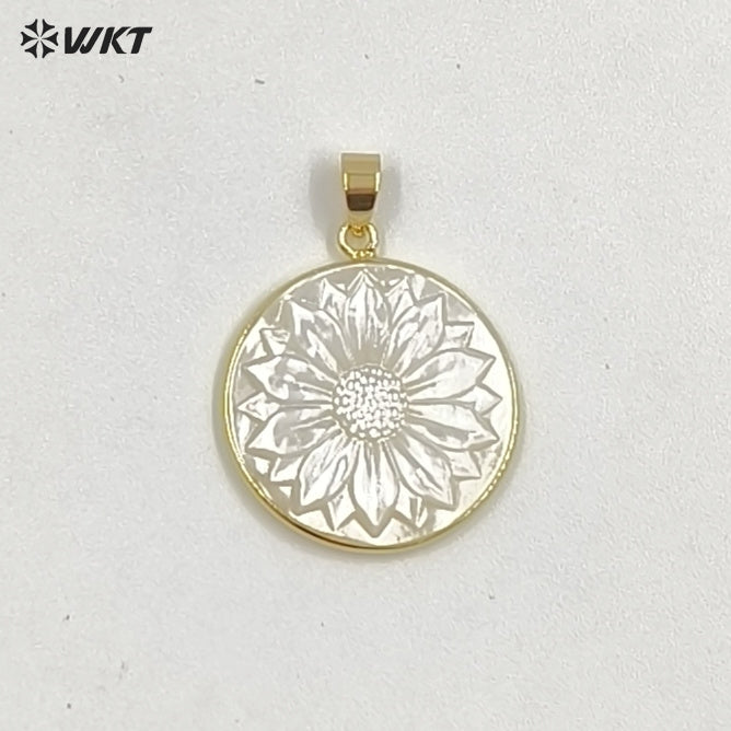 WT-JP417 Lovely Pretty Handmade Carved Natural Sea Shell Round Sun Flowers Jewelry Pendants For Friend gift