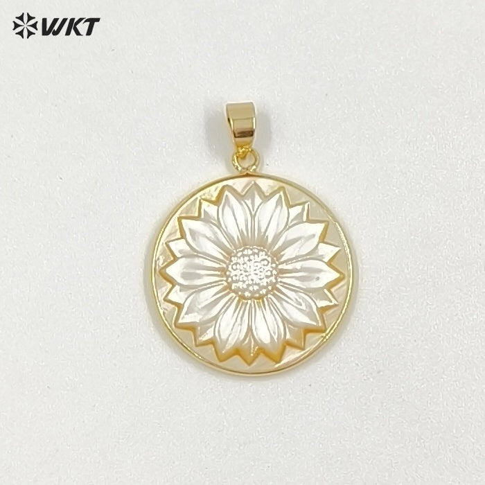 WT-JP417 Lovely Pretty Handmade Carved Natural Sea Shell Round Sun Flowers Jewelry Pendants For Friend gift