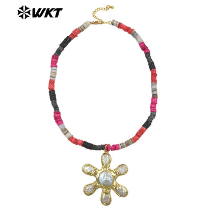 WT-JN402 Gorgeous Stone Beads Splicing Chain With Gold Plated Natural Freshwater Pearl Flower Pendant Necklace As Friend Gift