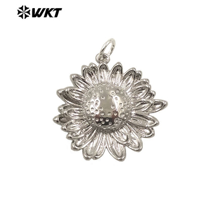 WT-P1999 Trendy and Exquisite Flower Design Fine Yellow Brass Paved Women Gold Plated Sun Flower Pendants