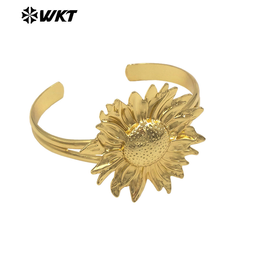 WT-B710 Trendy Lovely Gold Plated Yellow Brass Shell And Flower Shape Metal Bangle For Women Vacation Causal Accessory