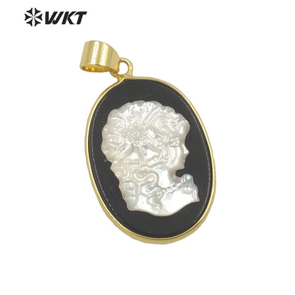 WT-JP268 New Design Oval Black Agate Back Ground with MOP Beauty Image Pendant Gorgeous Hand Carve Gold Bezel the Beauty Pendant