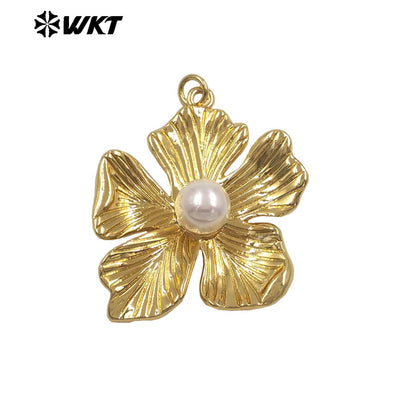 WT-P2077 Wonderful Gold Plated Brass And Artificial Pearl Metal Flowers Charm Pendant For Friend Present DIY Accessories