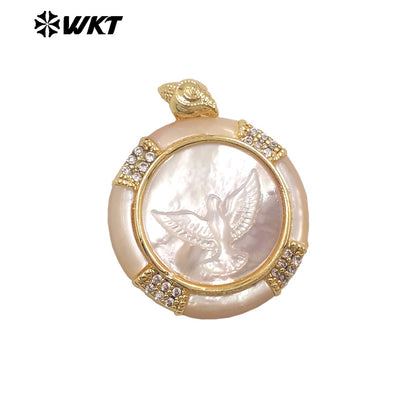 WT-JP468 Minimalist 18K Gold Plated Zircon And Natural Shell Round Religious Styles Pendants For Fashion Necklace Making