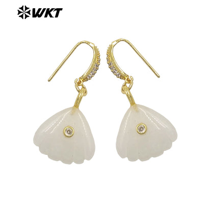 WT-E820 Wonderful Exquisite Natural Gemstones Carved Shell Shape Gold Little Earrings For Women Summer Vacation Wearing