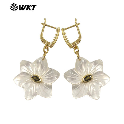 WT-MPE181 Elegant Style Colorful Zircon And Natural Shell Hand Carved Flower Shape Pendant Earrings As Lady Trendy Jewelry
