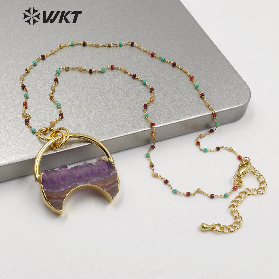 WT-N1219 New Popular Crescent Amethyst Necklace Multicolor Beads Necklace Stylish Natural Amethyst Necklace