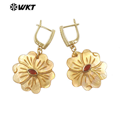 WT-MPE179 Romantic Style Gold Plated Zircon And Natural Shell Flower Shape Pendant Earrings For Girls Party Wearing Jewelry