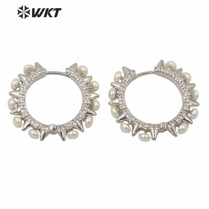 WT-ME076 WKT Unique Hot Gold Electroplated Freshwater Clasp Earrings Fashion Girl Trendy Punk Earrings with Rivet