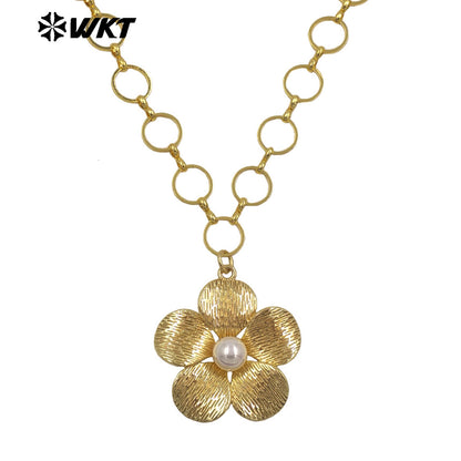WT-N1514 Lovely Gold Plated Round Metal Chain With Brass And Artificial Pearl Flowers Pendant Necklace As Girl Fashion Jewelry